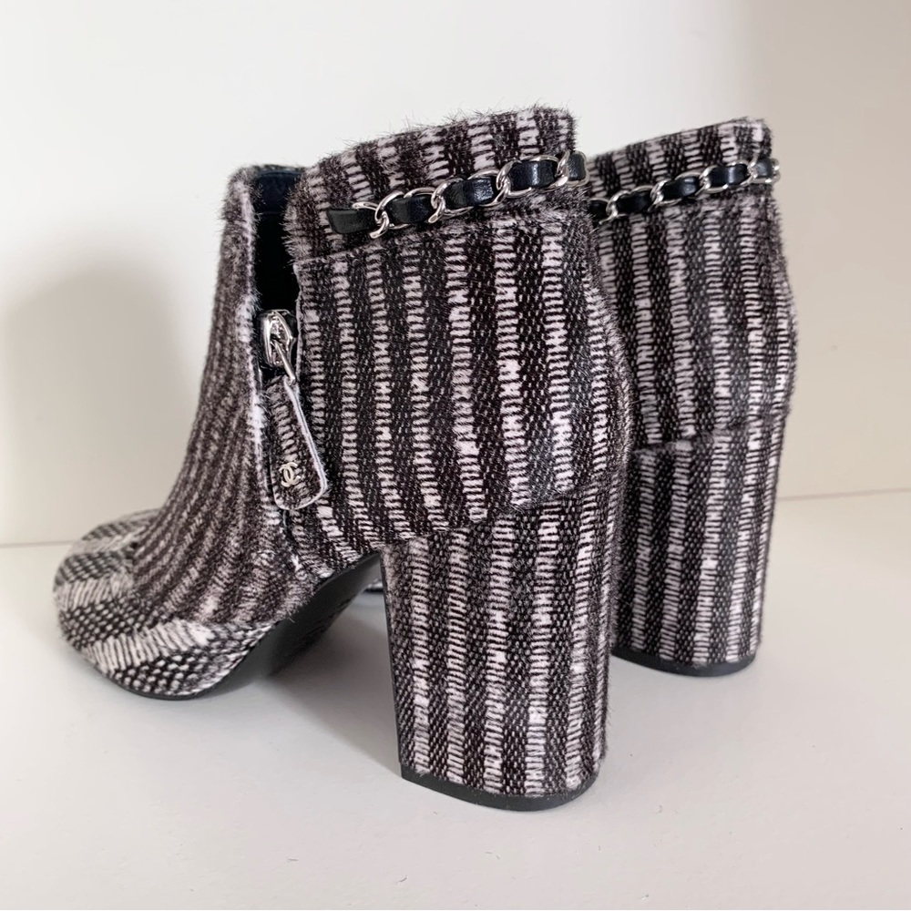 Chanel pony hair chain logo zipper booties - Picture 4 of 16